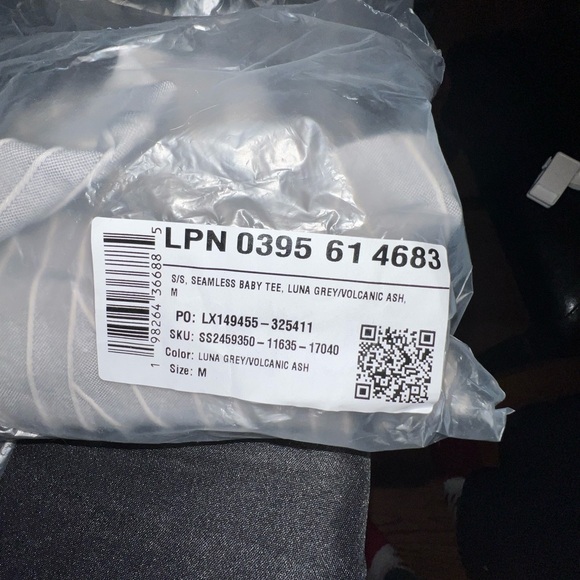 Fabletics Gray Seamless Baby Tee New - Picture 4 of 4